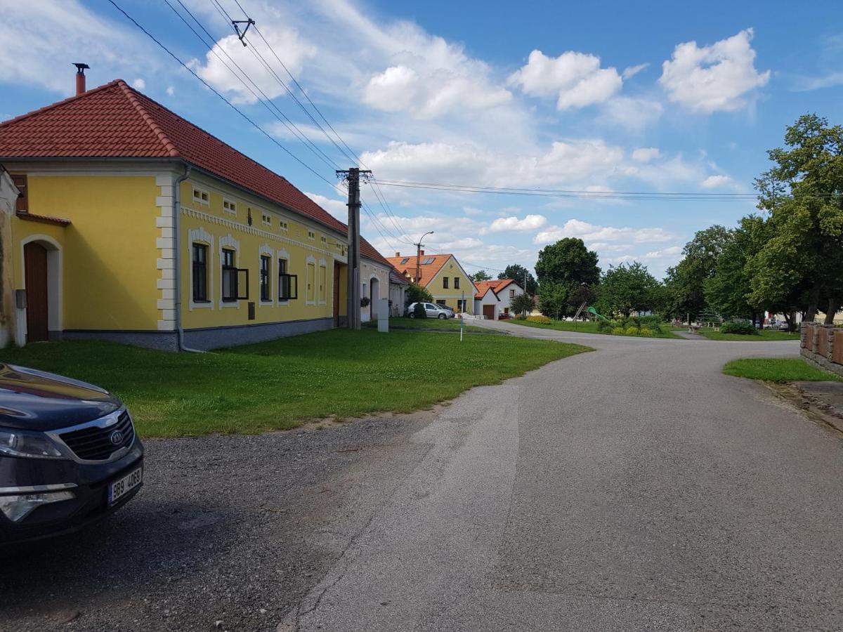Ubytovani Agnes Jaronice Exterior foto
